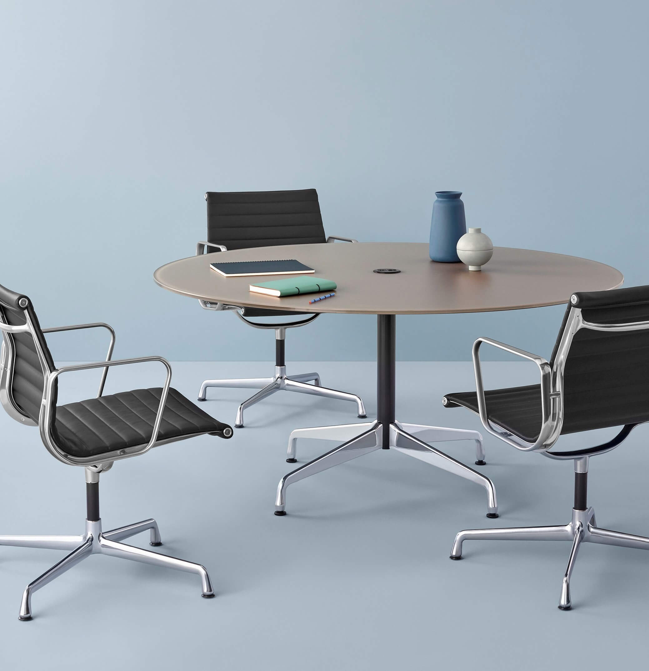 Eames universal online table