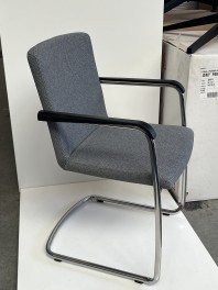 Leon chair